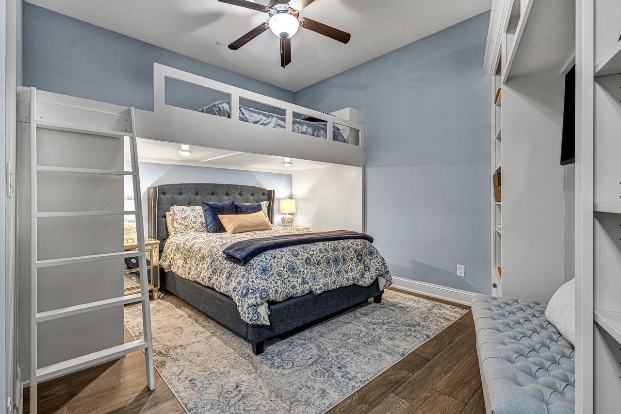 106 West Seeboth STREET 718