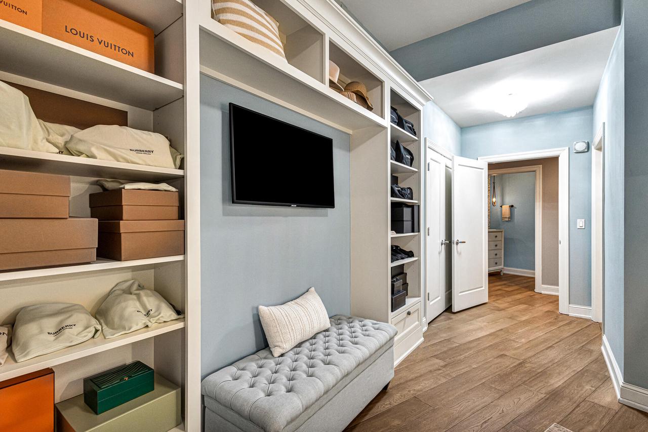 106 West Seeboth STREET 718