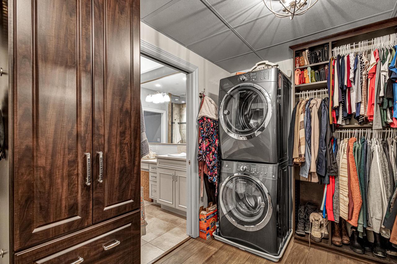 106 West Seeboth STREET 718