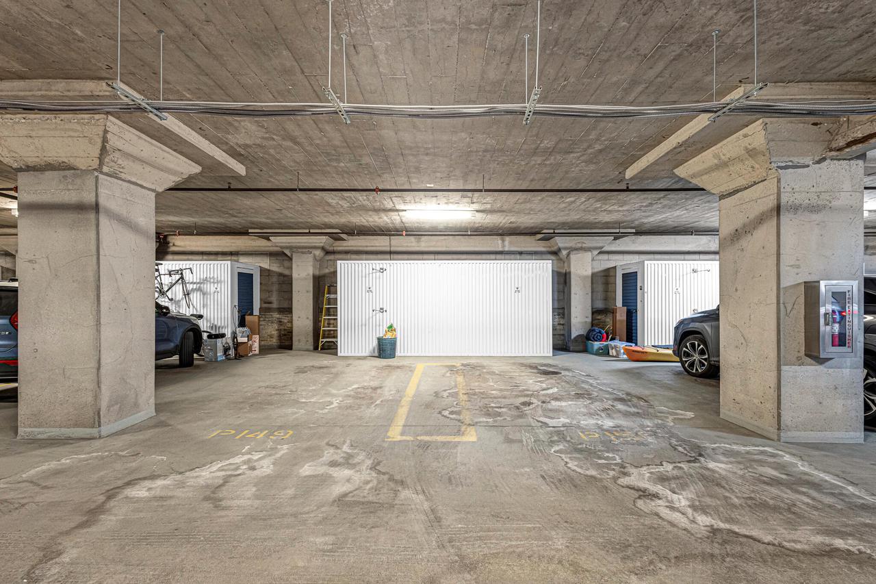 106 West Seeboth STREET 718