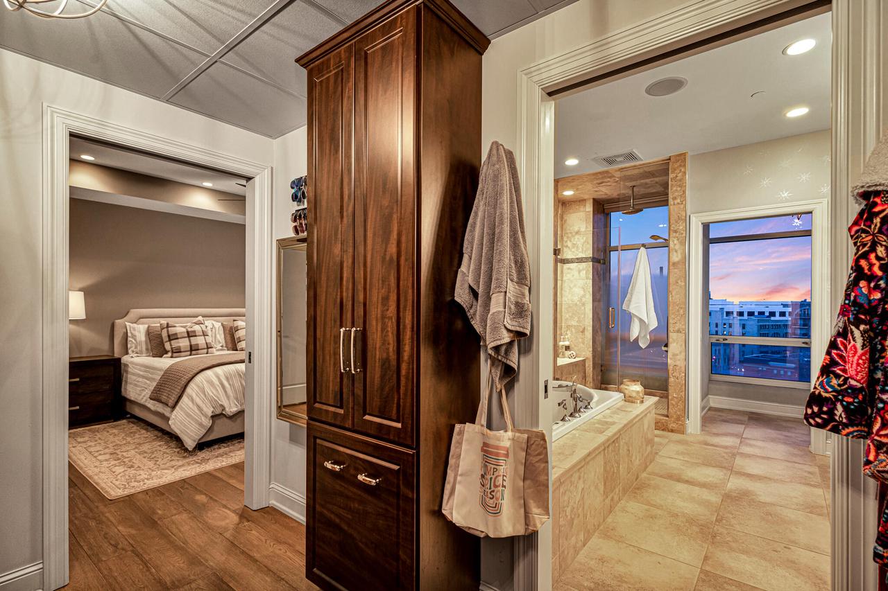 106 West Seeboth STREET 718