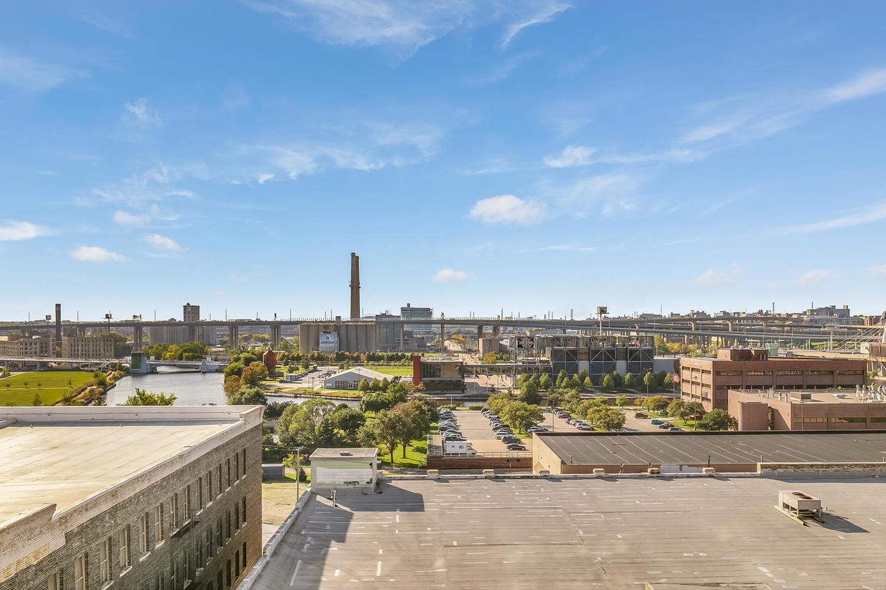 106 West Seeboth STREET 923