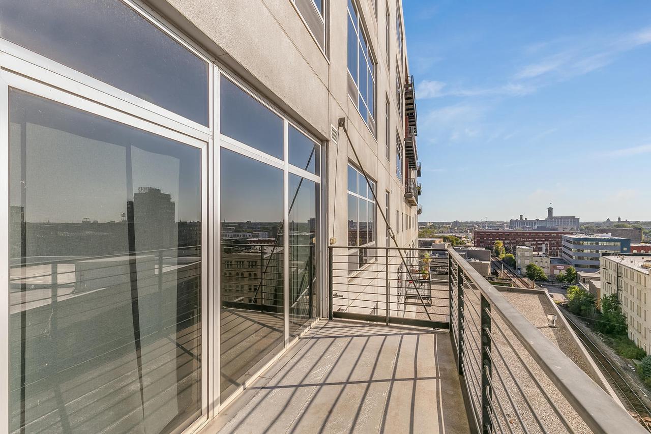 106 West Seeboth STREET 923