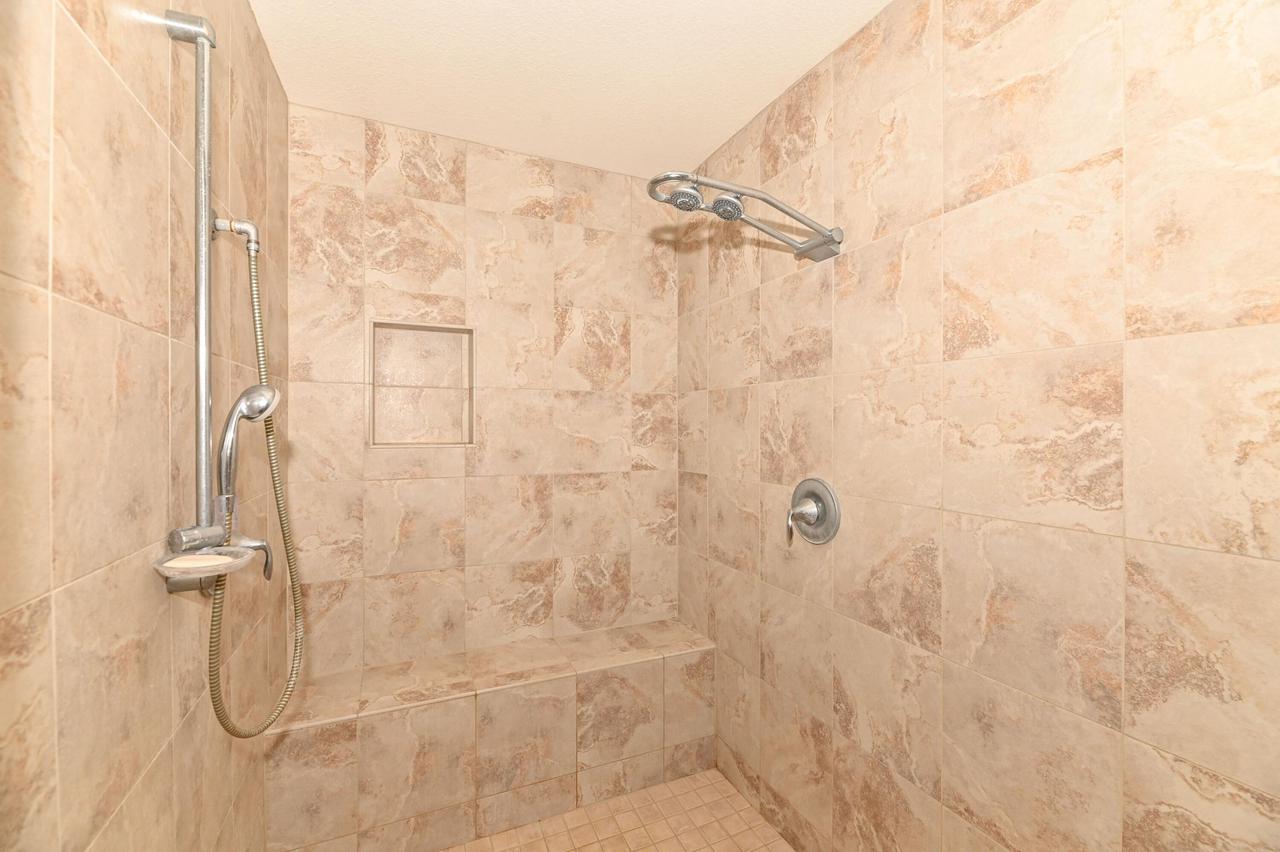 S71W16653 Glen Cove COURT