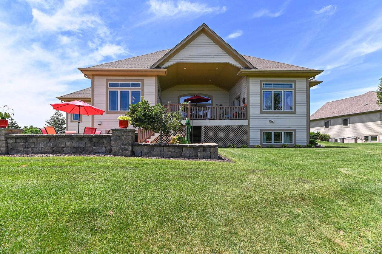 S71W16653 Glen Cove COURT