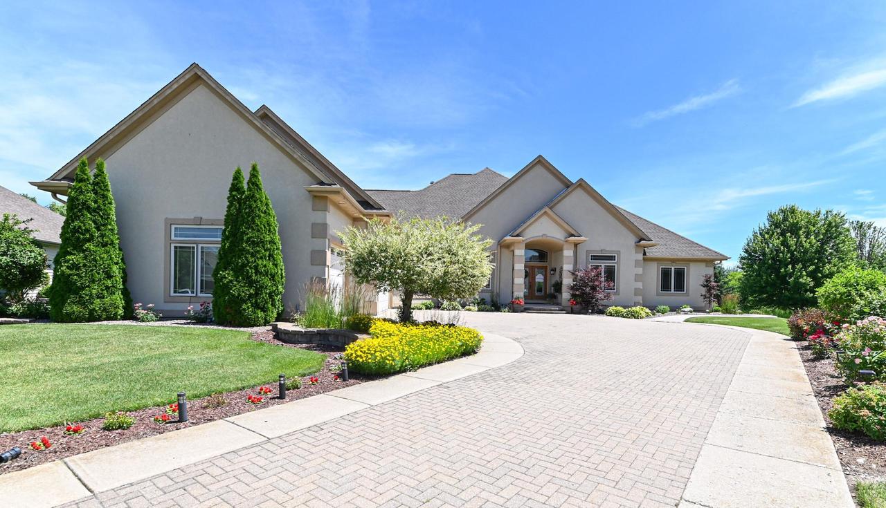 S71W16653 Glen Cove COURT