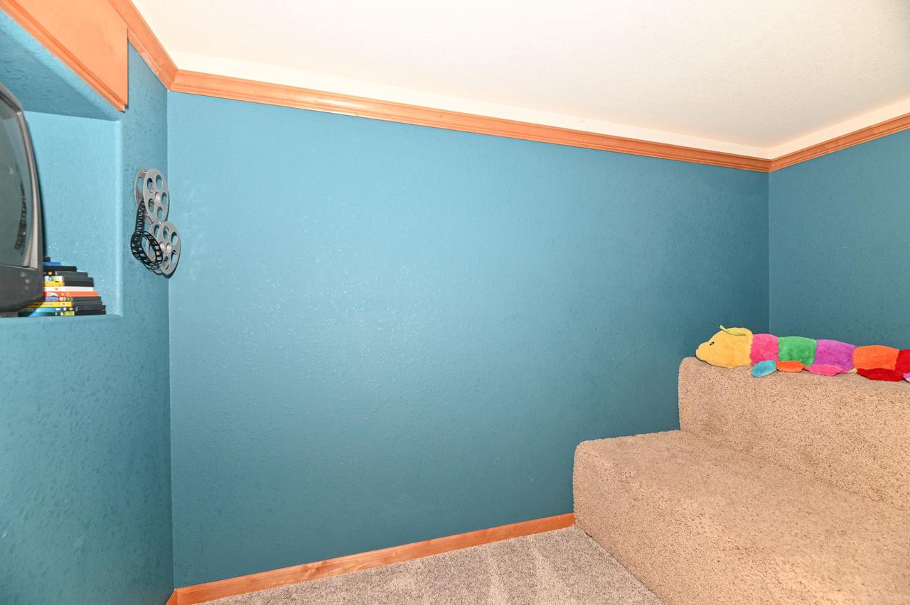 S71W16653 Glen Cove COURT