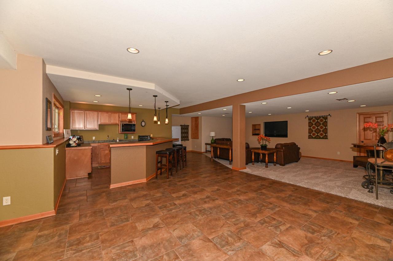 S71W16653 Glen Cove COURT