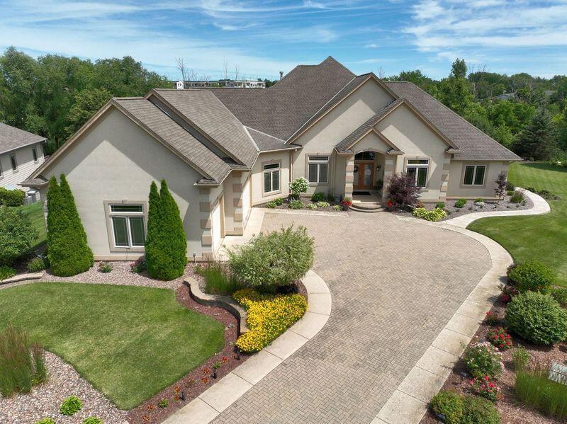 S71W16653 Glen Cove COURT