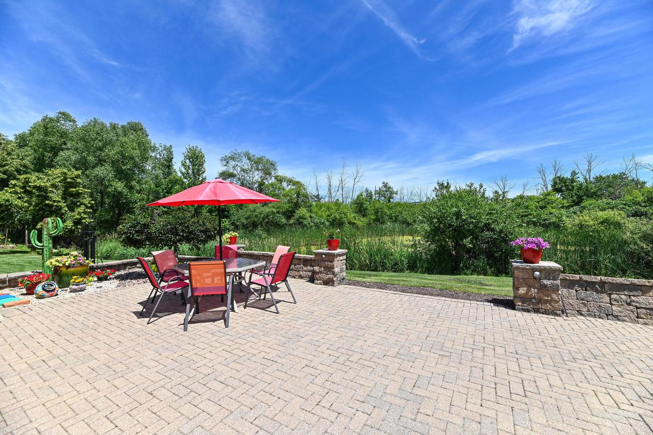 S71W16653 Glen Cove COURT