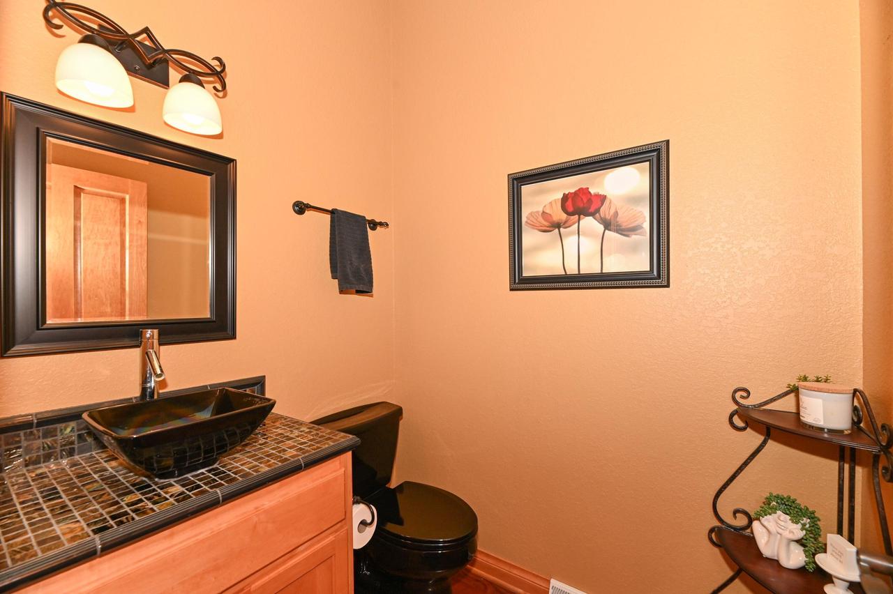 S71W16653 Glen Cove COURT