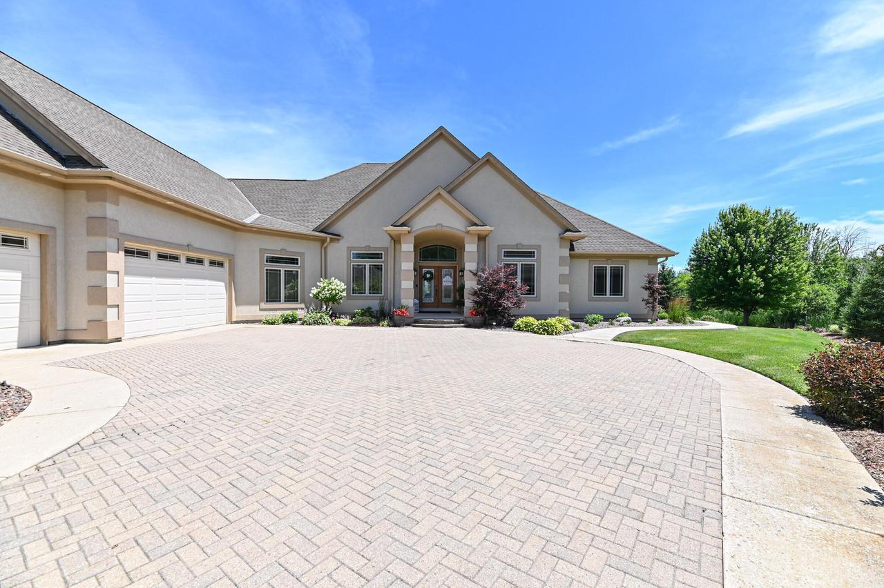 S71W16653 Glen Cove COURT