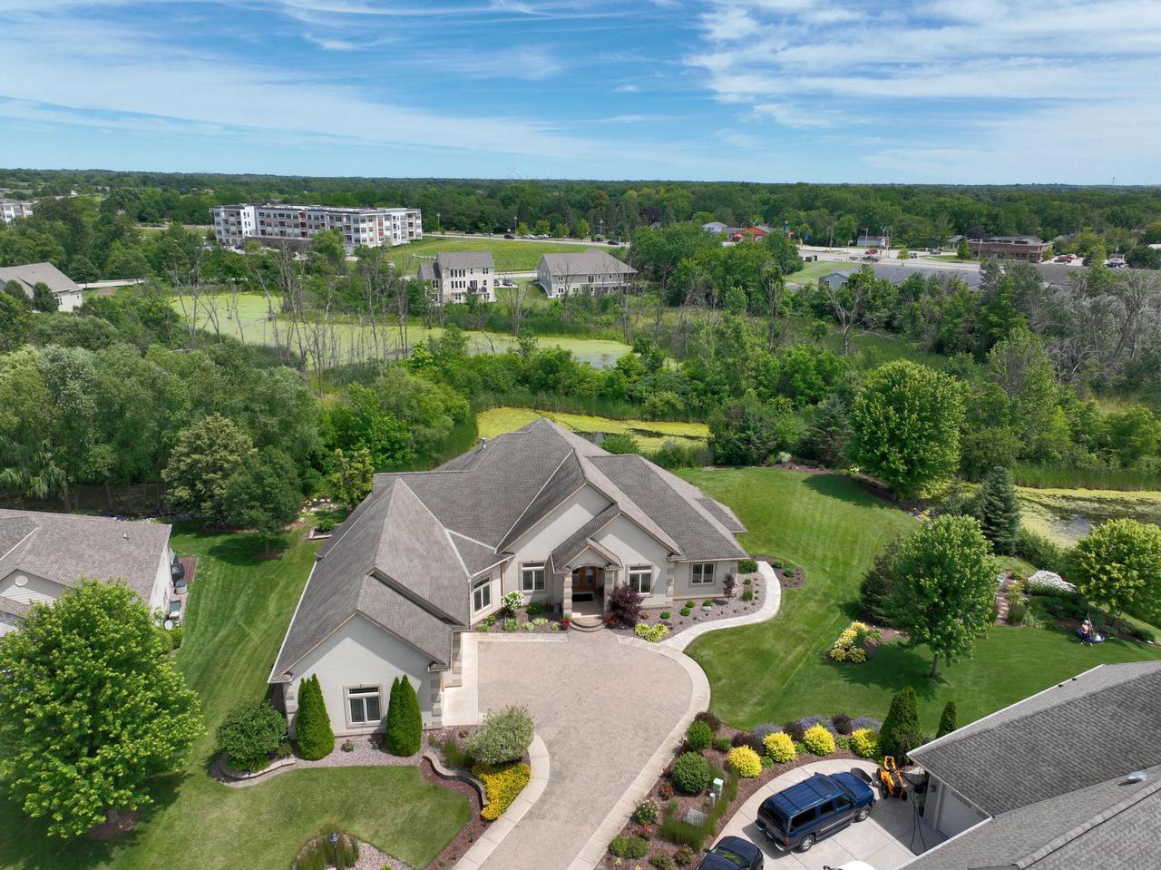 S71W16653 Glen Cove COURT