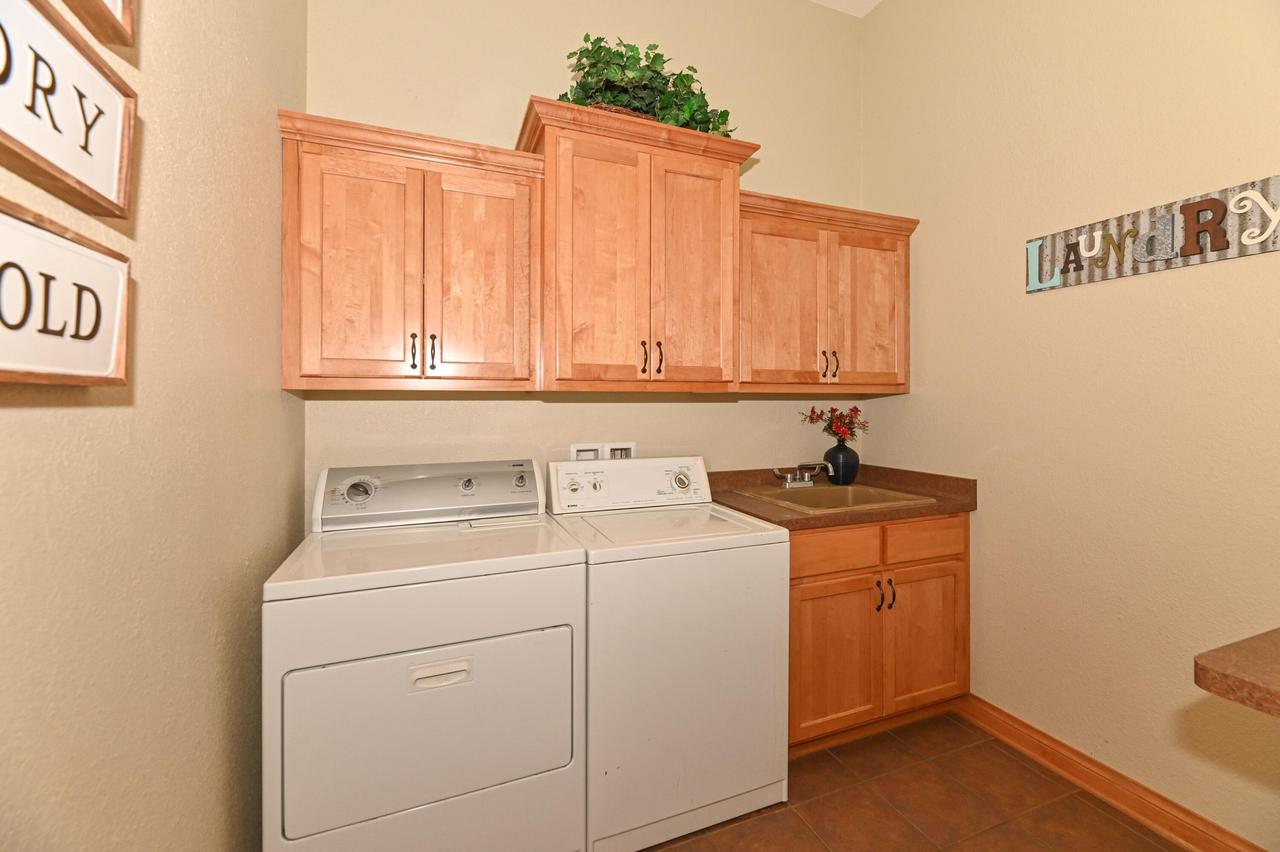 S71W16653 Glen Cove COURT