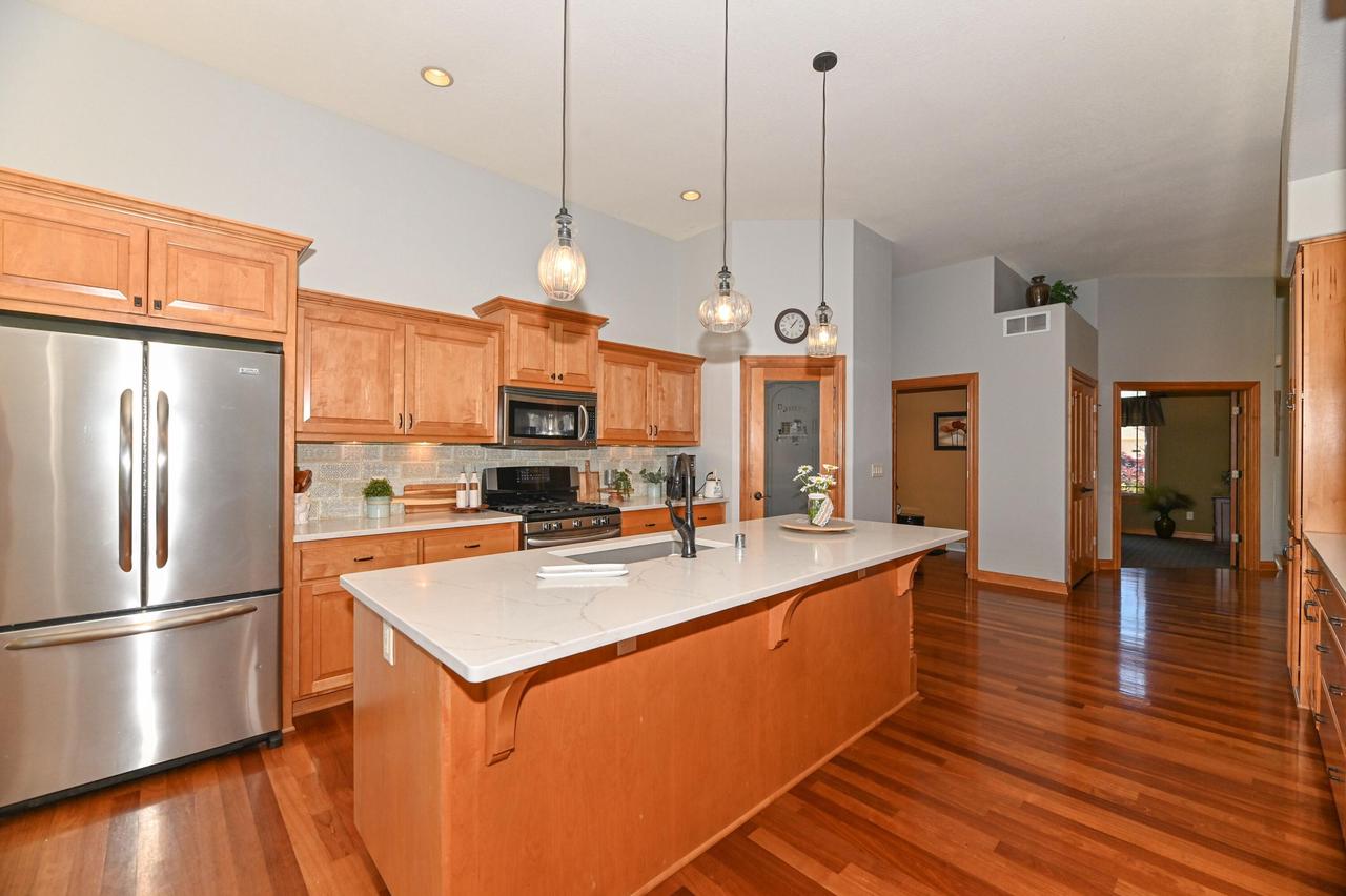 S71W16653 Glen Cove COURT