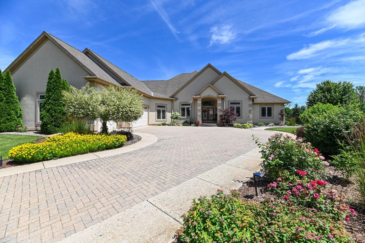 S71W16653 Glen Cove COURT