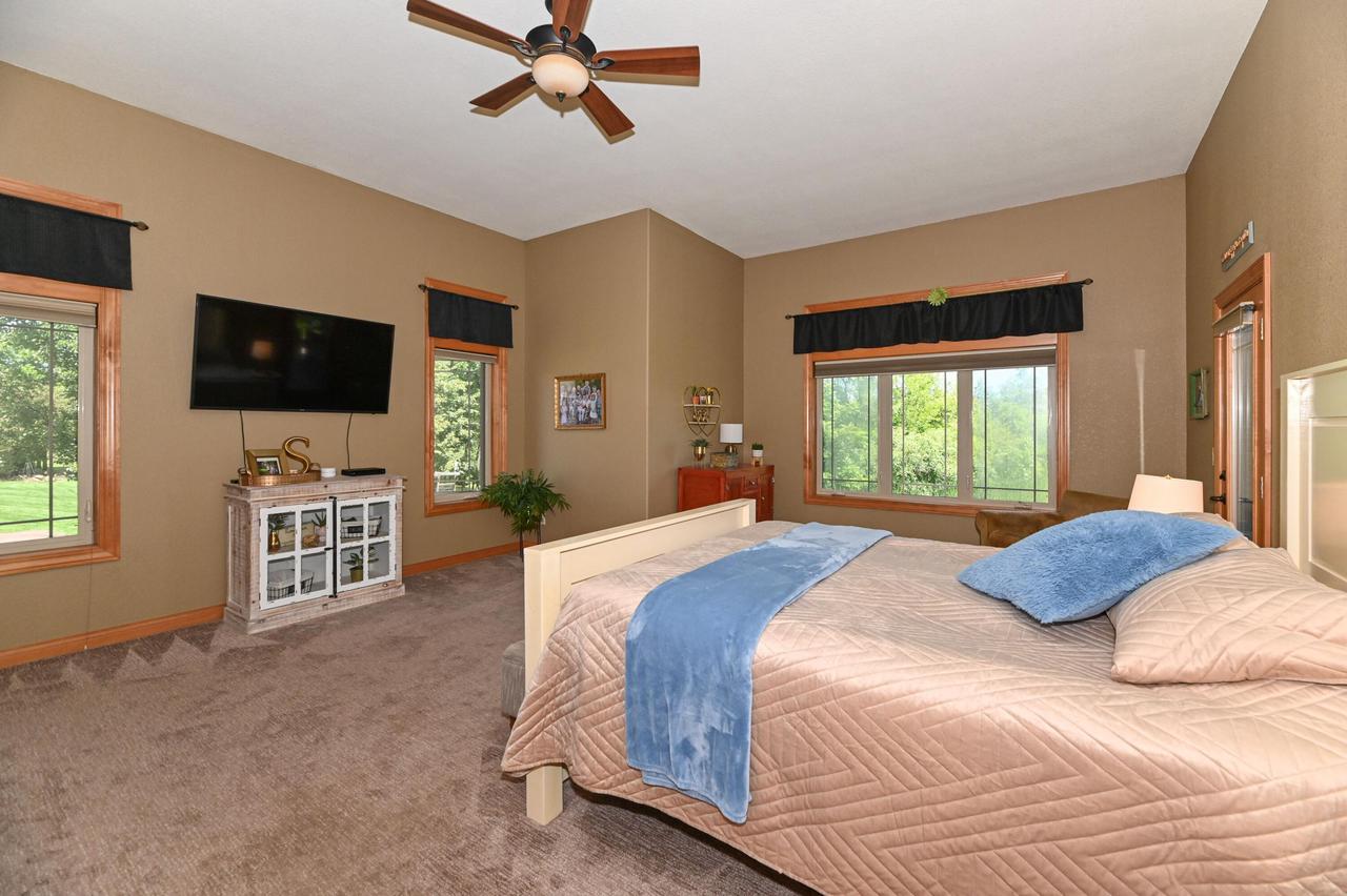 S71W16653 Glen Cove COURT