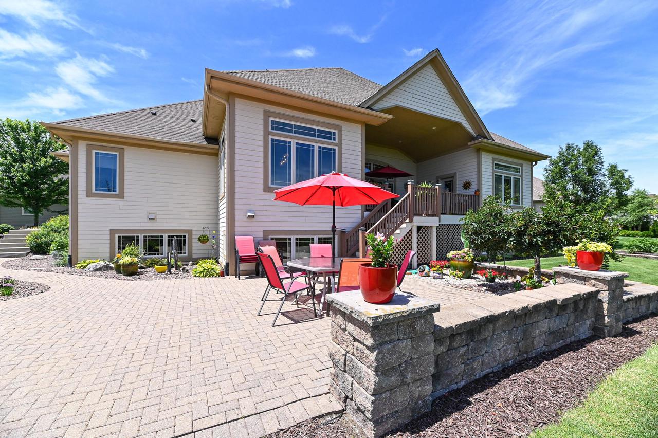 S71W16653 Glen Cove COURT