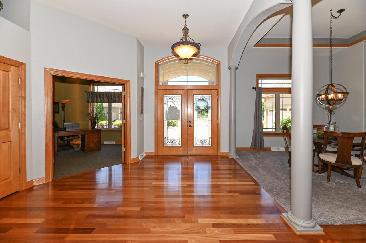 S71W16653 Glen Cove COURT