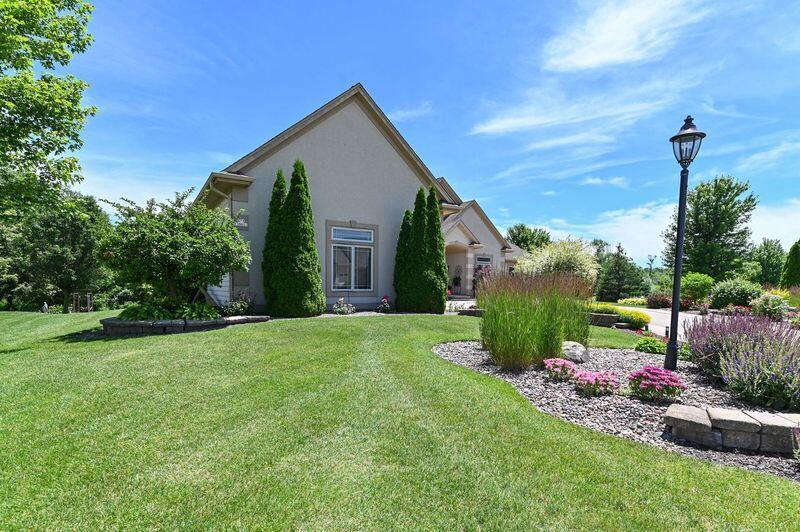 S71W16653 Glen Cove COURT