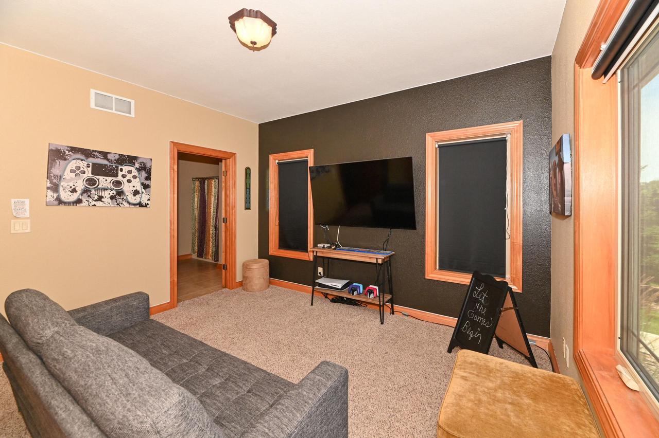 S71W16653 Glen Cove COURT