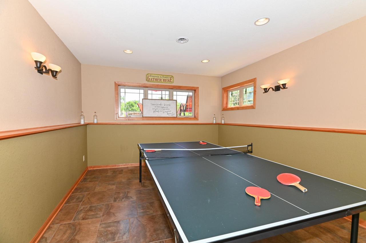 S71W16653 Glen Cove COURT