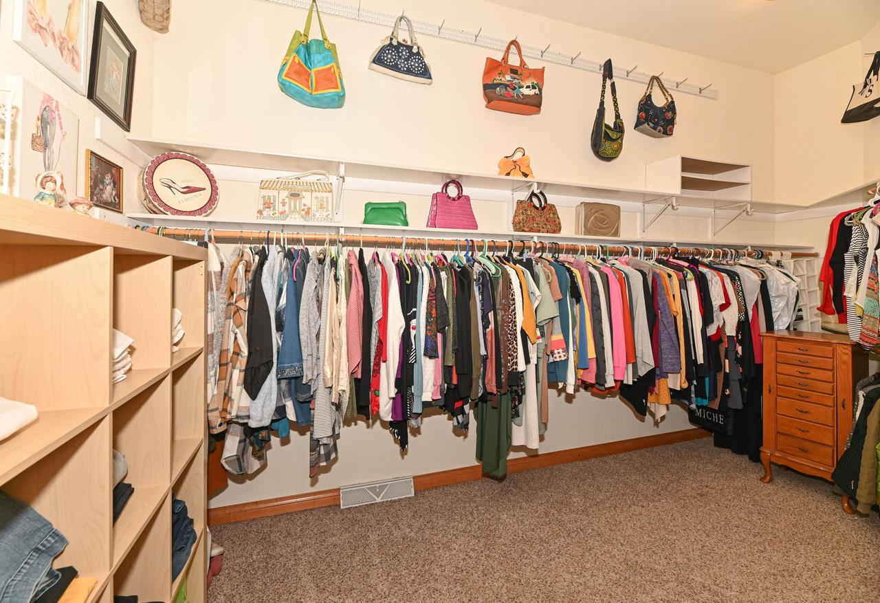 S71W16653 Glen Cove COURT