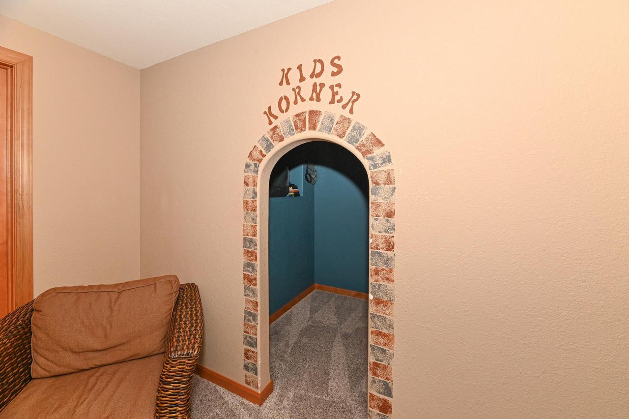 S71W16653 Glen Cove COURT