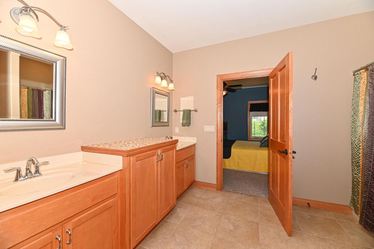 S71W16653 Glen Cove COURT