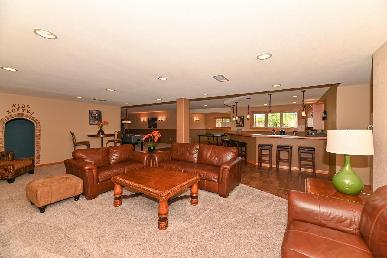 S71W16653 Glen Cove COURT