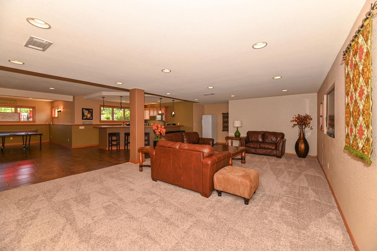 S71W16653 Glen Cove COURT