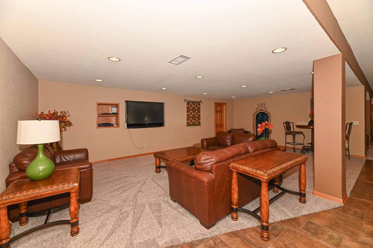 S71W16653 Glen Cove COURT