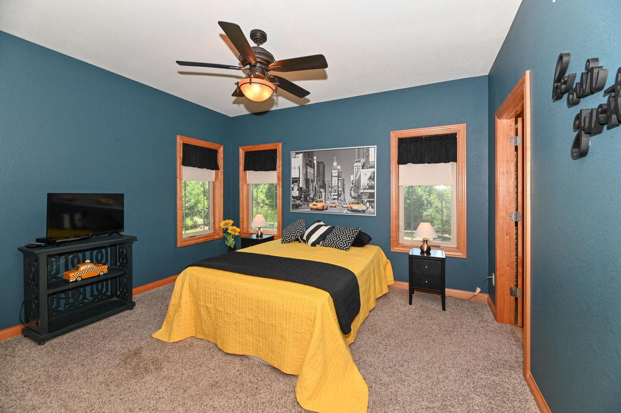 S71W16653 Glen Cove COURT