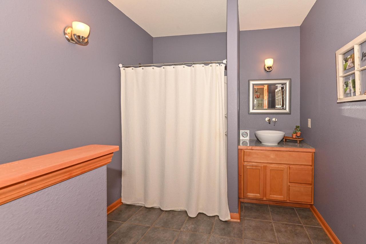 S71W16653 Glen Cove COURT