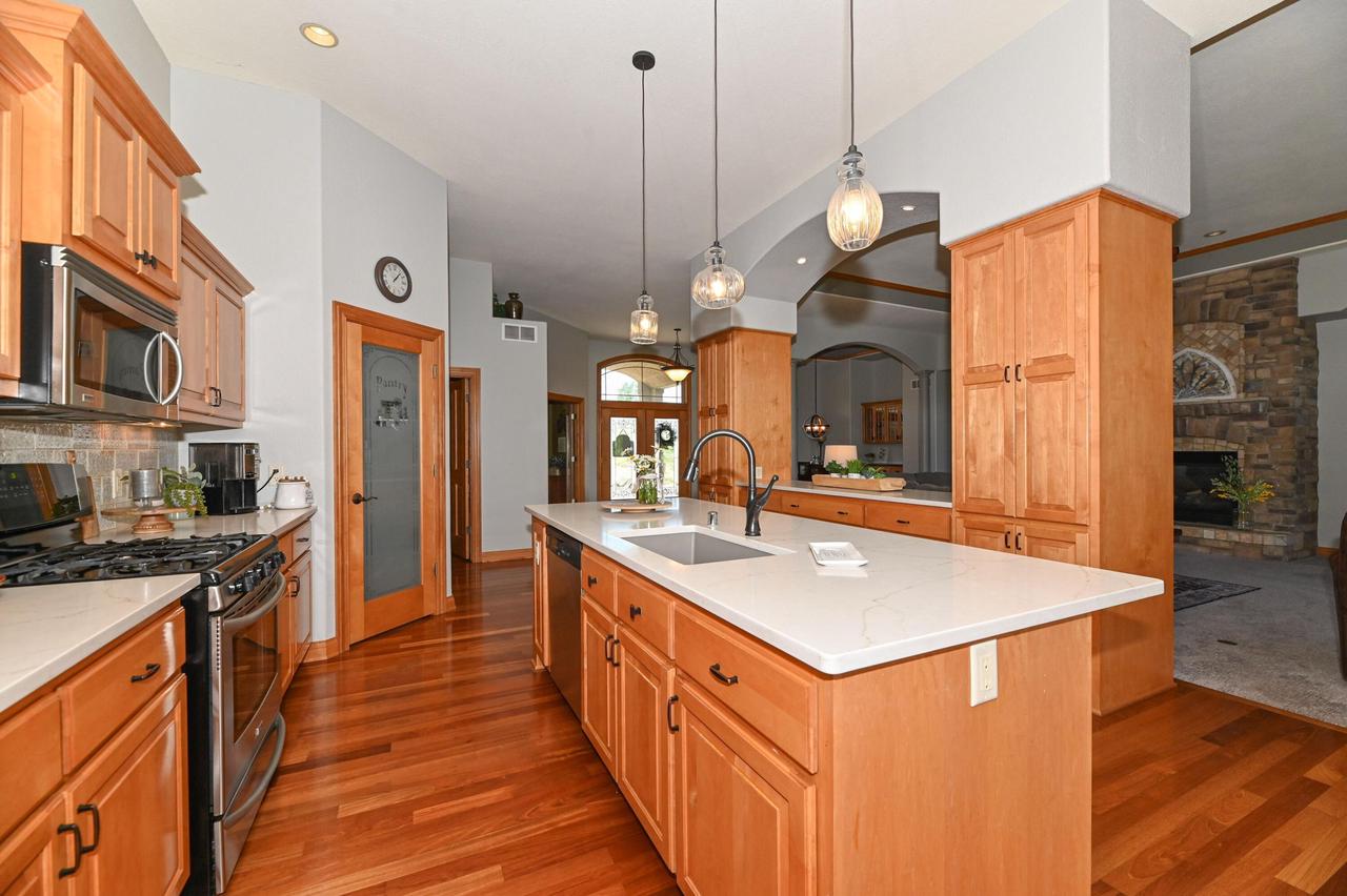 S71W16653 Glen Cove COURT