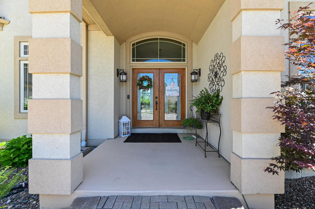 S71W16653 Glen Cove COURT