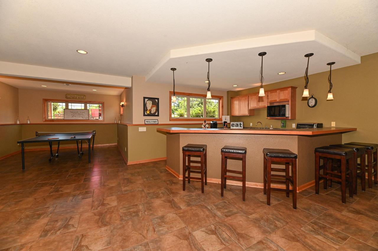 S71W16653 Glen Cove COURT