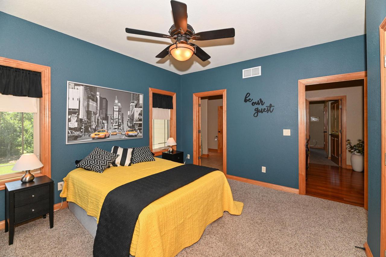 S71W16653 Glen Cove COURT