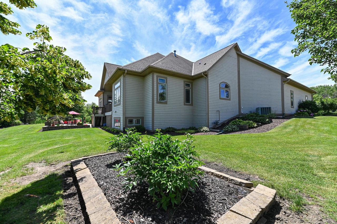 S71W16653 Glen Cove COURT