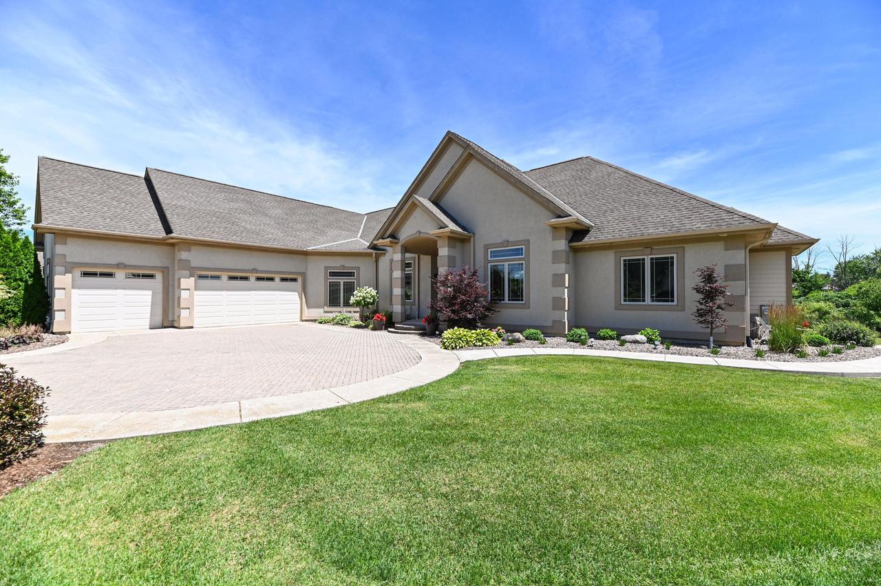 S71W16653 Glen Cove COURT