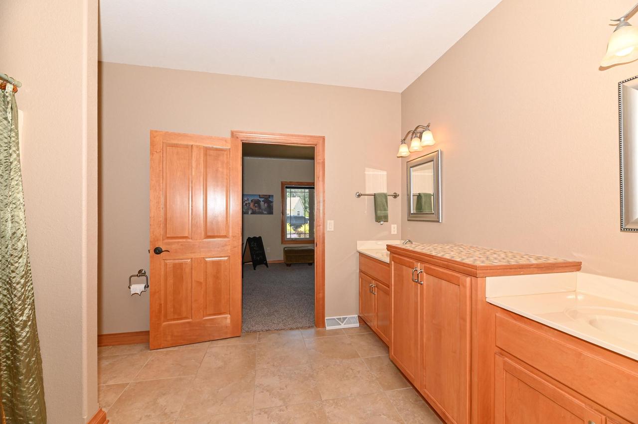 S71W16653 Glen Cove COURT