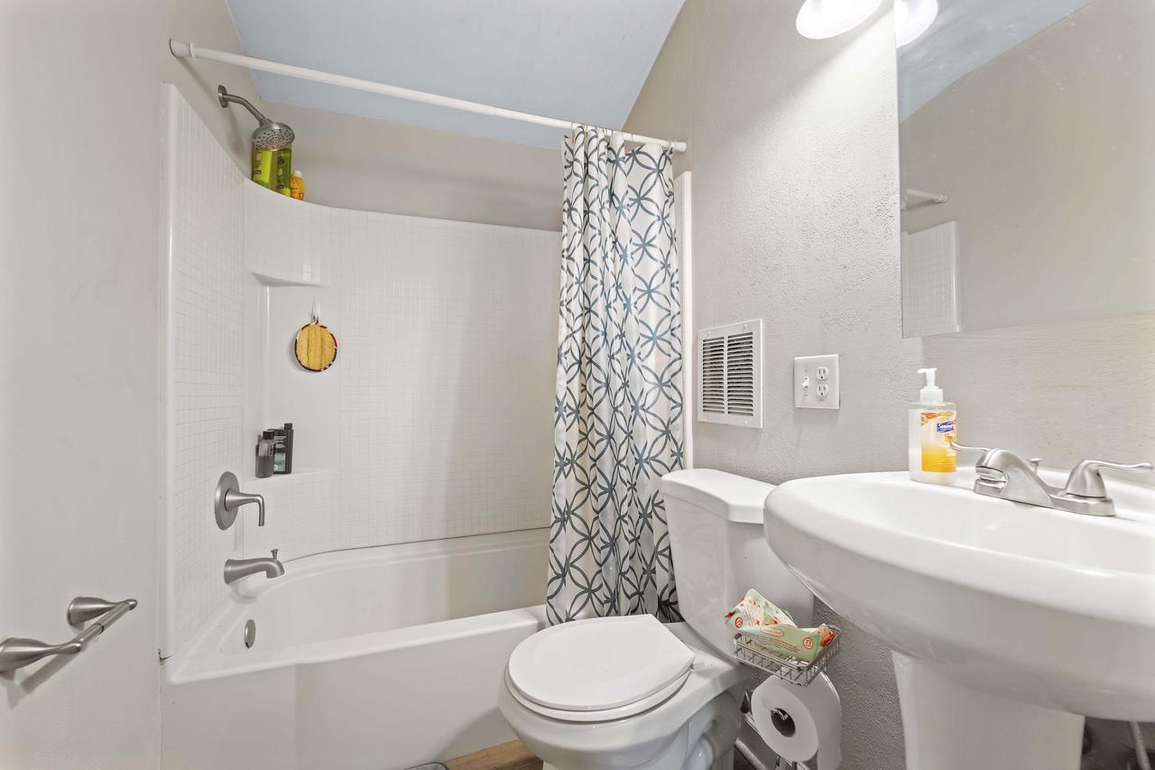 8447 West Maple STREET 8449