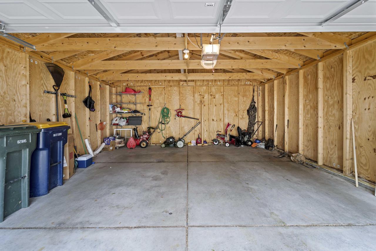 8447 West Maple STREET 8449