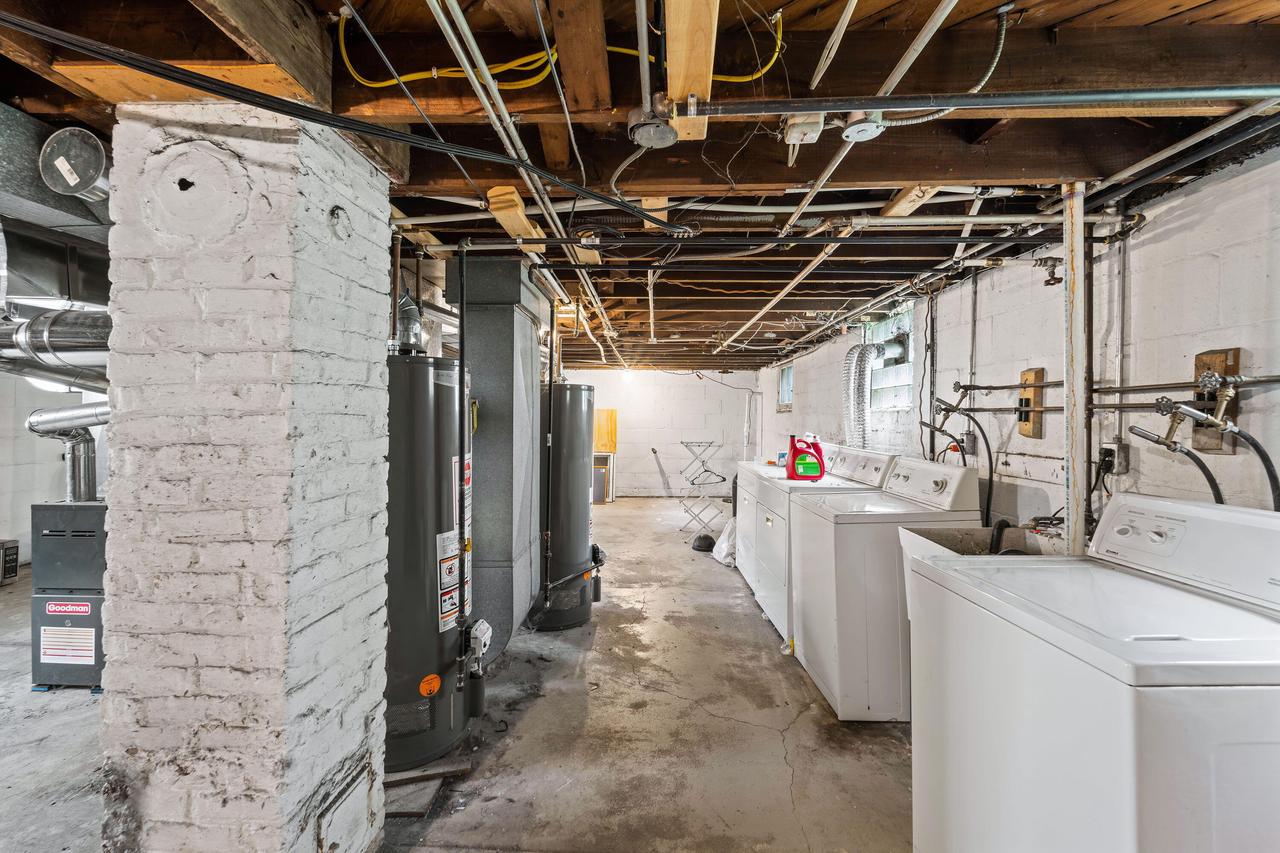 8447 West Maple STREET 8449