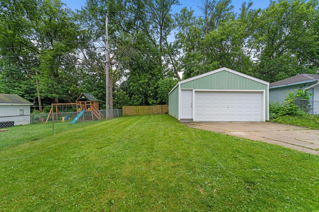 8447 West Maple STREET 8449