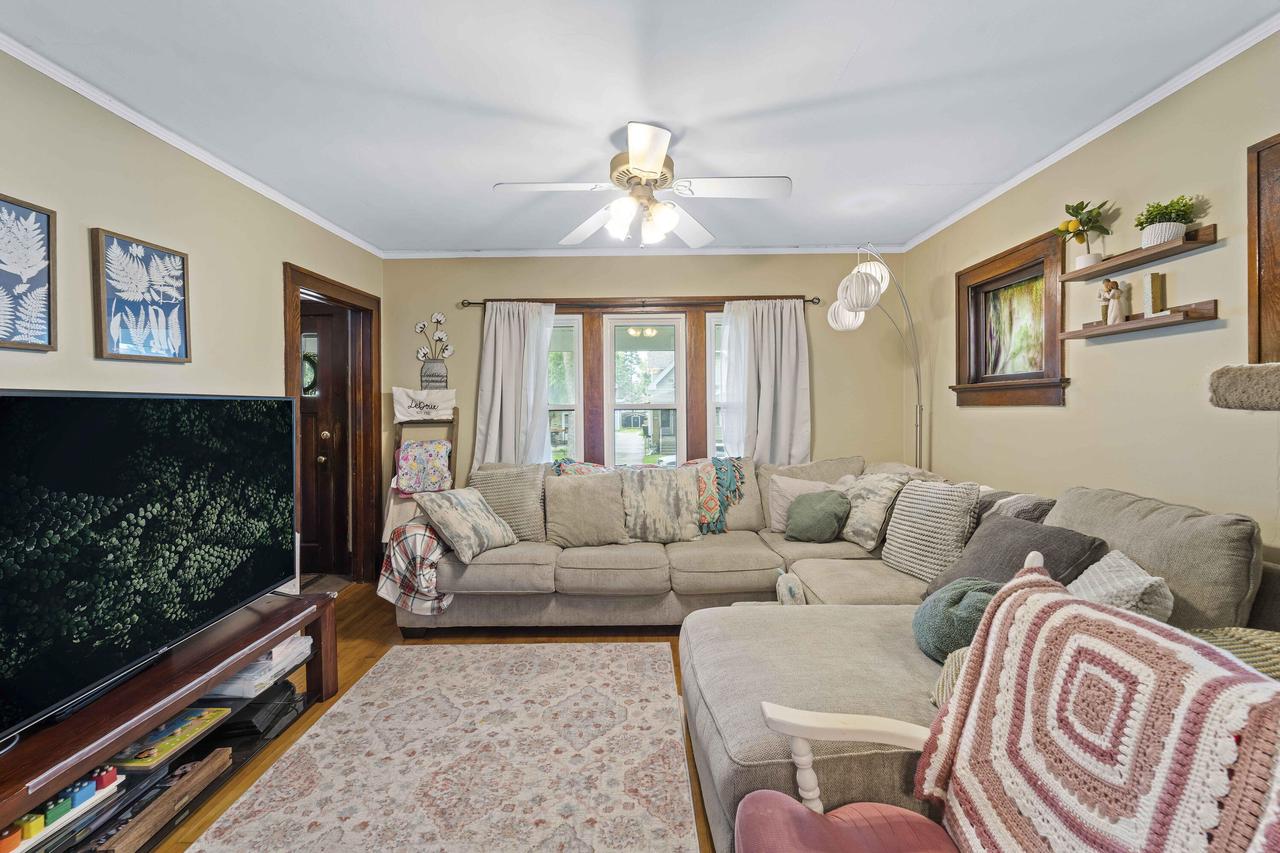 8447 West Maple STREET 8449