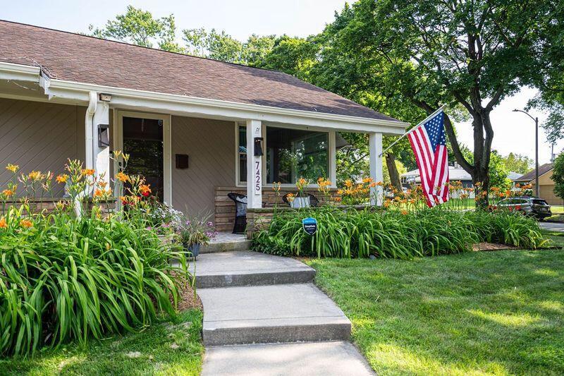 7425 Portland AVENUE