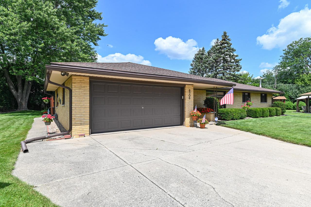 8706 West Burdick AVENUE