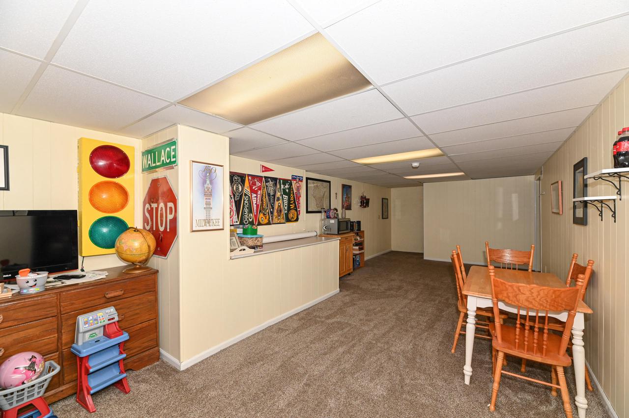 8706 West Burdick AVENUE