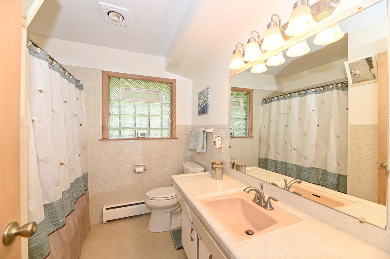 8706 West Burdick AVENUE